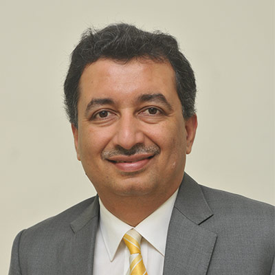 Saurabh Nanavati, Chief Executive Officer of Invesco Mutual Fund, recognizing FinEdge's client-centric approach and commitment to delivering superior investor experiences